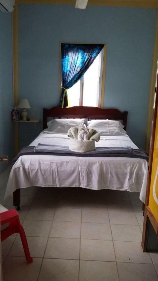Chapito'S Apartment 2 Caye Caulker Exterior foto